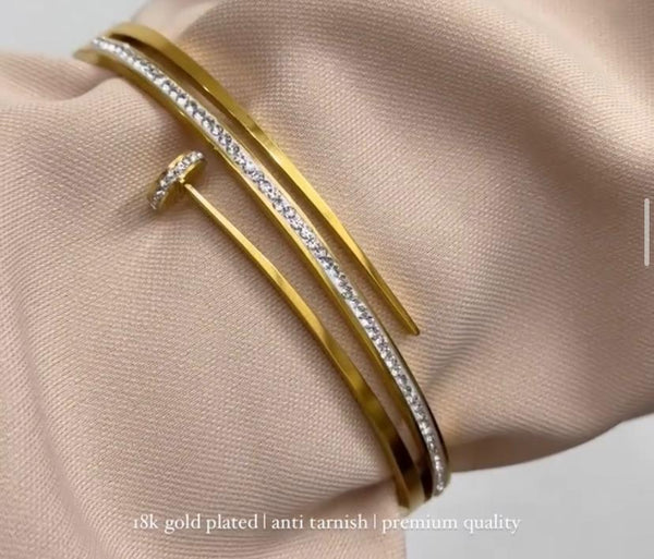Diva Nail Bracelet